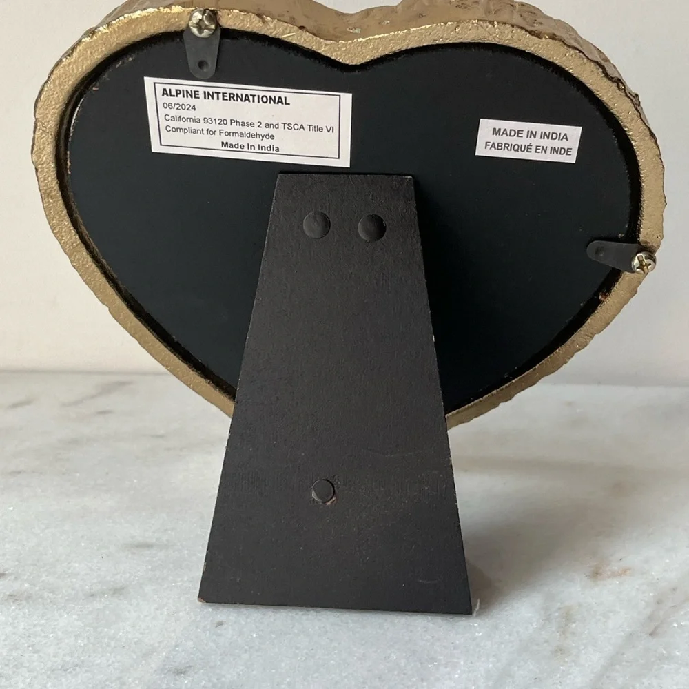 GOLD HEART SHAPED PHOTO FRAME 5x5” FREE STANDING (NEW) metal texture frame